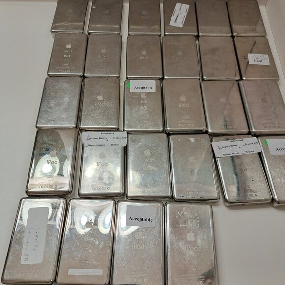 1X Apple iPod Classic 4th Gen Various Storage and Condition with accessories - Picture 3 of 16